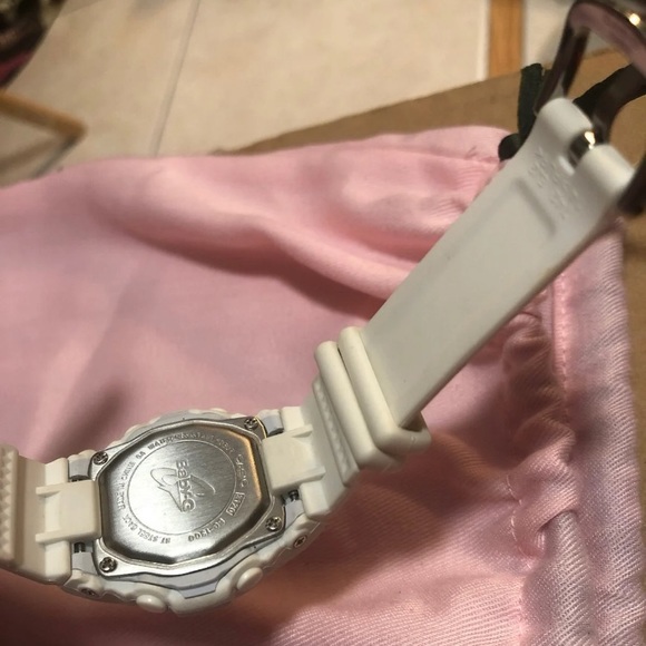 G-shock white baby g watch - Picture 3 of 3